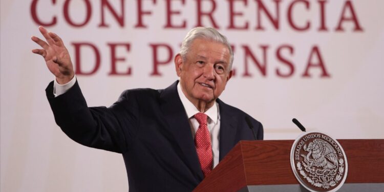 AMLO critica a Netflix por “<strong>pintar mundos color de rosa”</strong> 1 amlo conferencia 10