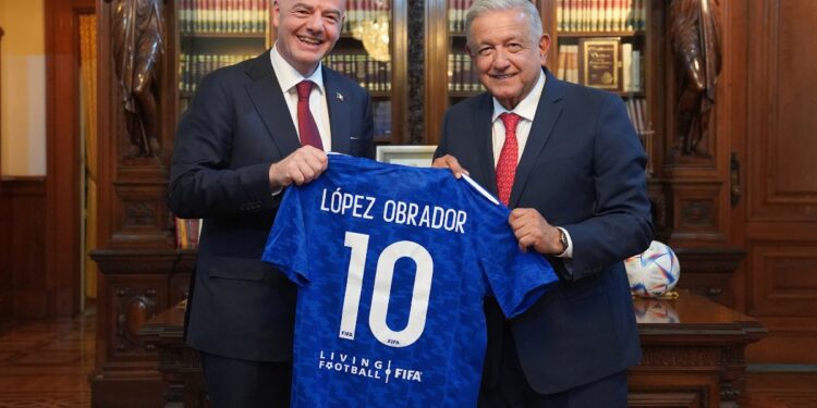 <strong>AMLO, Infantino y Azcárraga conversan sobre el Mundial 2026</strong> 1 AMLO Infantino 28 04 2022