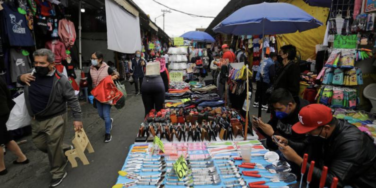 Trabajo informal “esclaviza” a 31.6 millones de mexicanos, con jornadas fuera de ley e ingresos muy bajos 1 Captura de Pantalla 2022 04 29 a las 15.41.01