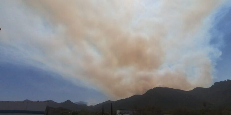 Bombardearán nubes para apagar el incendio de Santiago.  1 f960x540 166120 240195 31