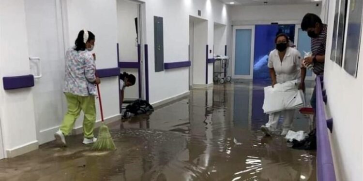 Fuerte granizada afecta Hospital General en Galeana 1 gra