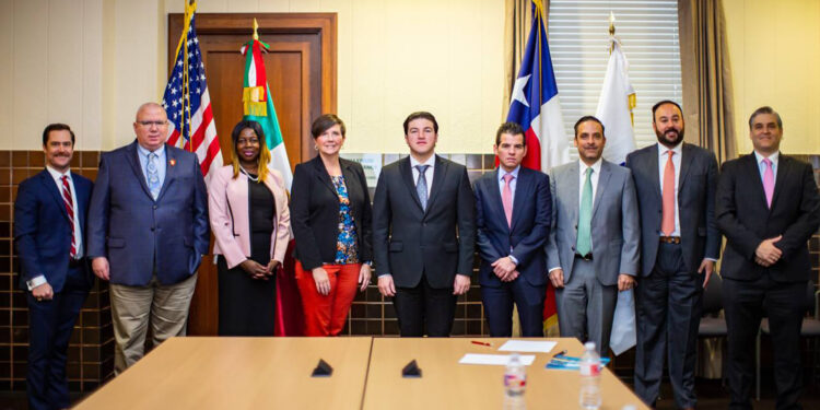 NL presenta proyecto carretero a autoridades de Texas 1 photo1650987538 copia