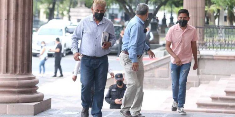 Se reúne Padre de Yolanda con Samuel García 1 samuel garcia reune papa yolanda 0 44 1200 746