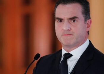 LE NIEGAN A ADRIÁN DE LA GARZA CARTA DE NO ANTECEDENTES PENALES