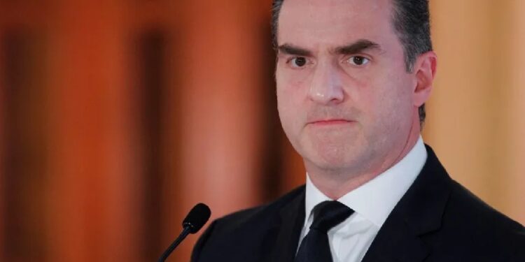 LE NIEGAN A ADRIÁN DE LA GARZA CARTA DE NO ANTECEDENTES PENALES 1 LE NIEGAN A ADRIÁN DE LA GARZA CARTA DE NO ANTECEDENTES PENALES