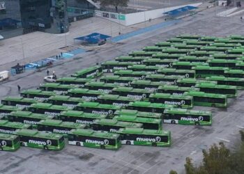 GOBIERNO DE NUEVO LEÓN PONE EN CIRCULACIÓN 142 CAMIONES URBANOS NUEVOS