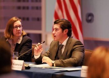 SAMUEL GARCÍA VA A WASHINGTON POR MÁS INVERSIÓN PARA EL ESTADO