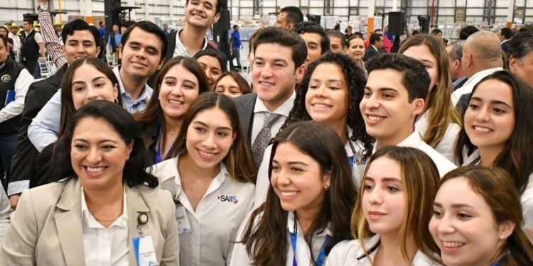 WALMART CREARÁ MIL EMPLEOS CON INVERSIÓN DE $1,820 MILLONES DE PESOS ESTE AÑO EN NUEVO LEÓN 1 WALMART CREARÁ MIL EMPLEOS CON INVERSIÓN DE $1,820 MILLONES DE PESOS ESTE AÑO EN NUEVO LEÓN