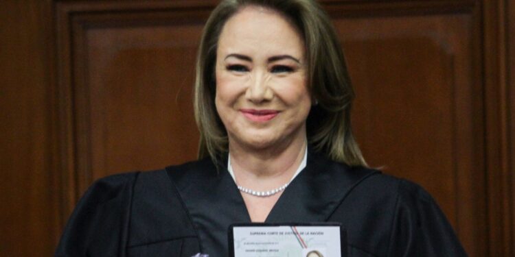 UNIVERSIDAD COMPLUTENSE SE DESLINDA DE TESIS DE YASMÍN ESQUIVEL