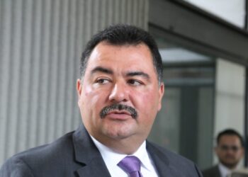 CARLOS GUEVARA, ALCALDE DE GARCÍA FIRMABA DOCUMENTOS COMO LICENCIADO SIN TENER TÍTULO PROFESIONAL