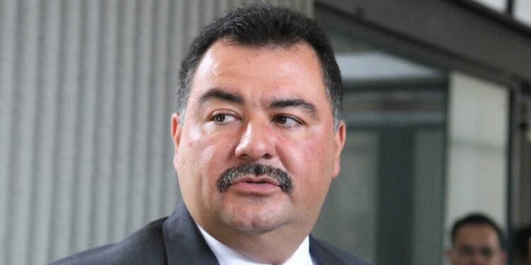 CARLOS GUEVARA, ALCALDE DE GARCÍA FIRMABA DOCUMENTOS COMO LICENCIADO SIN TENER TÍTULO PROFESIONAL 1 CARLOS GUEVARA, ALCALDE DE GARCÍA FIRMABA DOCUMENTOS COMO LICENCIADO SIN TENER TÍTULO PROFESIONAL