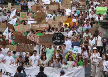 MARCHAN CONTRA CONTAMINACIÓN; SAMUEL OFRECE ATENDER DEMANDAS