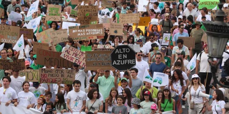MARCHAN CONTRA CONTAMINACIÓN; SAMUEL OFRECE ATENDER DEMANDAS
