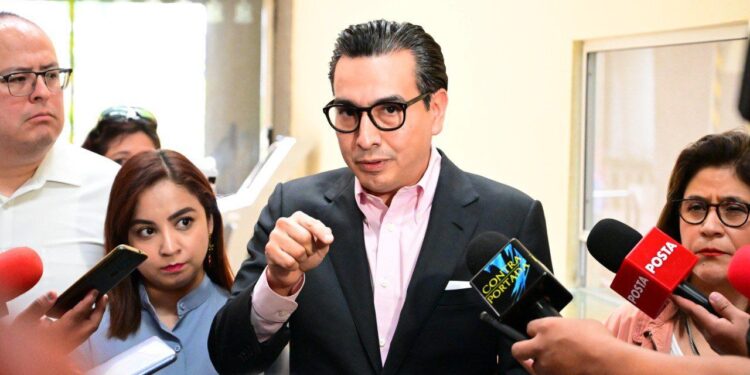 EDUARDO GAONA BUSCA COMBATIR EL ACOSO Y LA VIOLENCIA ESCOLAR 1 EDUARDO GAONA BUSCA COMBATIR EL ACOSO Y LA VIOLENCIA ESCOLAR