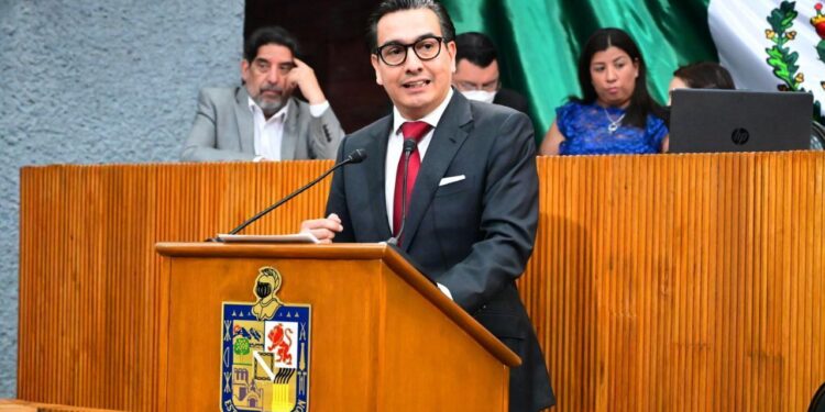 <strong>EDUARDO GAONA BUSCA SEGURIDAD Y TARIFAS JUSTAS EN ESTACIONAMIENTOS PÚBLICOS Y PRIVADOS</strong> 1 EDUARDO GAONA BUSCA SEGURIDAD Y TARIFAS JUSTAS EN ESTACIONAMIENTOS PÚBLICOS Y PRIVADOS