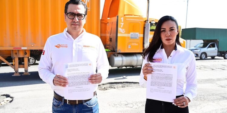 EDUARDO GAONA Y ALE MORALES SOLICITAN AL AYUNTAMIENTO DE SAN NICOLÁS A TAPAR Y RESPONSABILIZARSE POR SUS BACHES