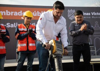 EL ALCALDE RAÚL CANTÚ ANUNCIÓ INSTALACIÓN DE ALUMBRADO PÚBLICO EN CARRETERA SANTA ROSA-SALINAS VICTORIA