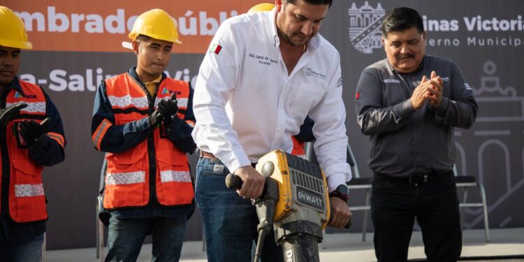 EL ALCALDE RAÚL CANTÚ ANUNCIÓ INSTALACIÓN DE ALUMBRADO PÚBLICO EN CARRETERA SANTA ROSA-SALINAS VICTORIA 1 EL ALCALDE RAÚL CANTÚ ANUNCIÓ INSTALACIÓN DE ALUMBRADO PÚBLICO EN CARRETERA SANTA ROSA-SALINAS VICTORIA