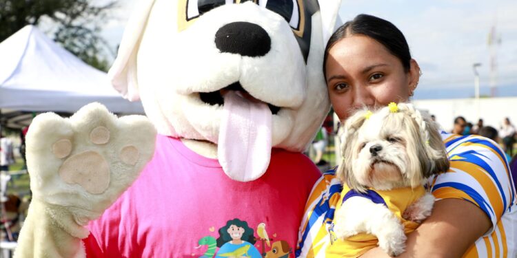 ENTREGAN ACTAS DE NACIMIENTO A MASCOTAS EN ESCOBEDO