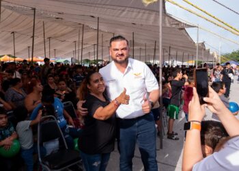 FESTEJA EL CUATE A MAMÁS Y NIÑOS EN CADEREYTA  