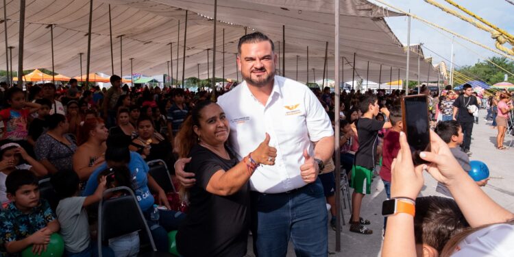 FESTEJA EL CUATE A MAMÁS Y NIÑOS EN CADEREYTA 1 FESTEJA EL CUATE A MAMÁS Y NIÑOS EN CADEREYTA