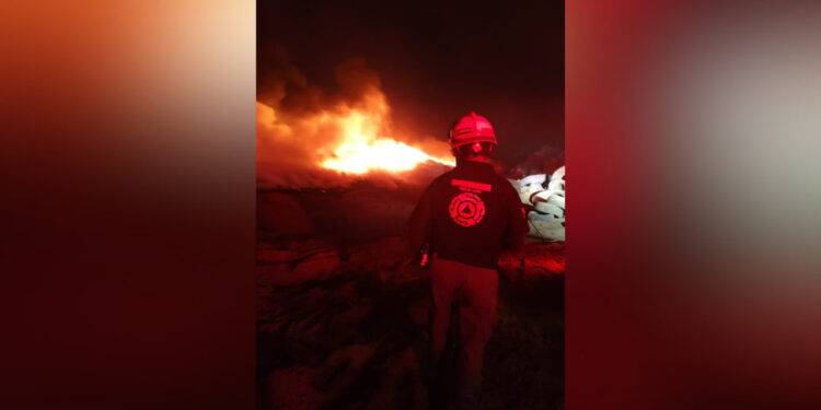 INCENDIAN DEPÓSITO DE LLANTAS EN SIMEPRODE