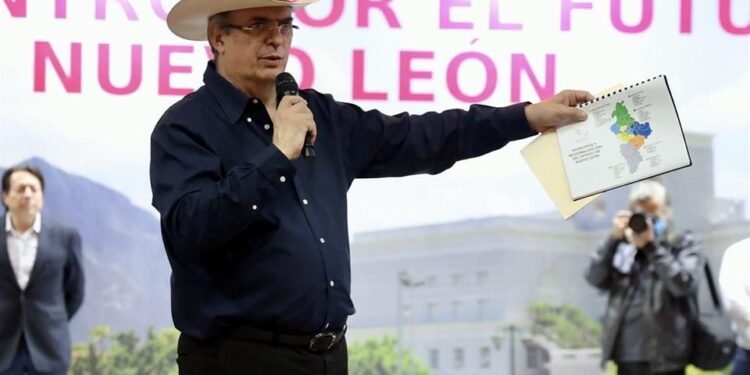 PROMETE EBRARD MÁS RECURSOS PARA NL