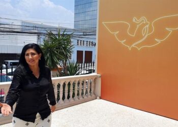 DEJA EL PRI ALCALDESA DE ALLENDE; SE VA A MC