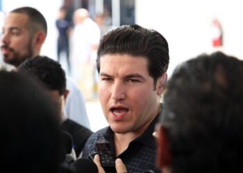 QUITEN A ARCE, PONGAN A OROZCO Y PLATICAMOS.- SAMUEL GARCÍA