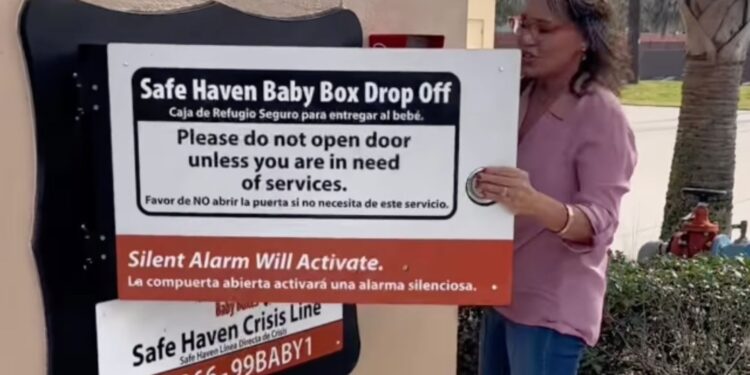 BEBÉ ES ADOPTADA POR BOMBERO QUE LA ENCONTRÓ ABANDONADA EN UN BUZÓN BABY BOX 1 BEBÉ ES ADOPTADA POR BOMBERO QUE LA ENCONTRÓ ABANDONADA EN UN BUZÓN BABY BOX