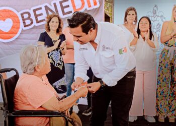 ENTREGA NAVA TARJETAS BENEDIF A ADULTOS MAYORES