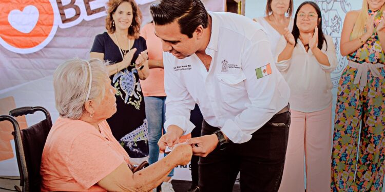 ENTREGA NAVA TARJETAS BENEDIF A ADULTOS MAYORES 1 ENTREGA NAVA TARJETAS BENEDIF A ADULTOS MAYORES