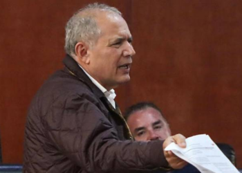 Se niega a firmar acta de sesión en la que rechazan su postulación como coordinador de la bancada del PT.