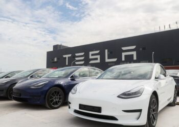PRODUCIRÁ TESLA 2 MILLONES DE AUTOS EN SANTA CATARINA