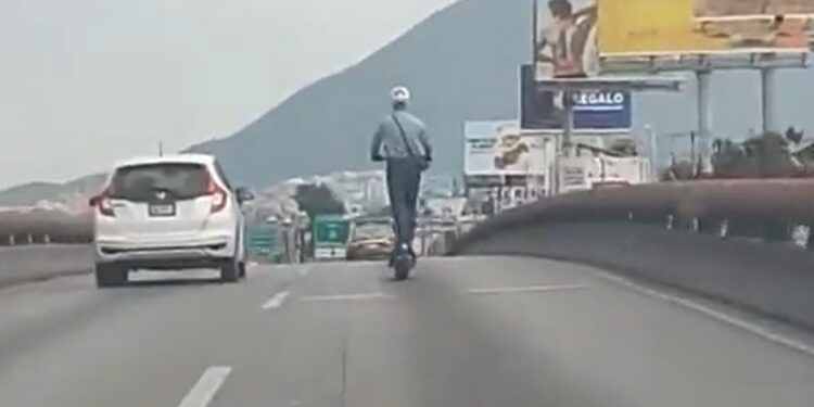 SE METE A MORONES EN PATIN DEL DIABLO