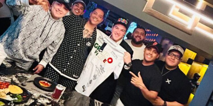 SALUDA SAMUEL A GRUPO FIRME 1 SALUDA SAMUEL A GRUPO FIRME