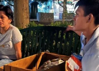 REGIOS AYUDAN Y CAMBIAN VIDA DE FAMILIA QUE DORMÍA EN BANCAS DE LA PURÍSIMA