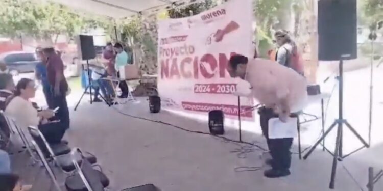 SE LE CAEN PANTALONES A DIPUTADO DE MORENA 1 SE LE CAEN PANTALONES A DIPUTADO DE MORENA