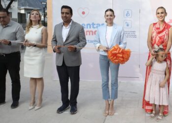 INAUGURAN MARIANA Y NAVA SALA DE LACTANCIA EN SANTA