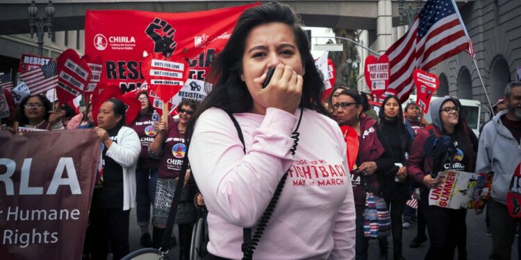 AMPLÍAN LA LUCHA: CAMPAÑA EN CALIFORNIA PARA GARANTIZAR ASISTENCIA A INDOCUMENTADOS DE EDAD AVANZADA 1 AMPLÍAN LA LUCHA: CAMPAÑA EN CALIFORNIA PARA GARANTIZAR ASISTENCIA A INDOCUMENTADOS DE EDAD AVANZADA