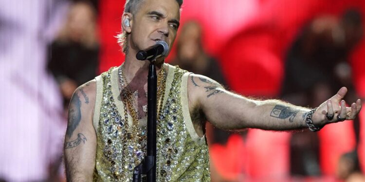 ROBBIE WILLIAMS REAVIVA LA QUÍMICA MUSICAL JUNTO A MARK OWEN EN UN CONCIERTO LLENO DE NOSTALGIA Y ÉXITOS 1 Imagen vía: Ian West/PA Wire