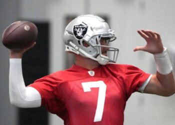 Today Sports. (2023). Las Vegas Raiders quarterback Brian Hoyer. [Fotografía]. NFL News.