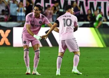 Fotografía Messi y Leonardo Campana vía: AFP