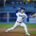 NOVENO TRIUNFO CONSECUTIVO DE LOS DODGER: DOMINAN A LOS CERVECEROS 6-2 EN UN DUELO DE TITANES DIVISIONALES 7 Bobby Miller. Fotografía (Ryan Sun/Associated Press)