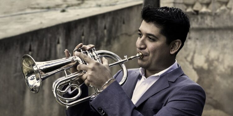 VIRTUOSO DE LA TROMPETA, PACHO FLORES, LLEVARÁ SU MAGIA SONORA A LA PRESTIGIOSA SALA NEZAHUALCÓYOTL EN UNIÓN SINFÓNICA INOLVIDABLE 1 Pacho Flores vía: pachoflores.com