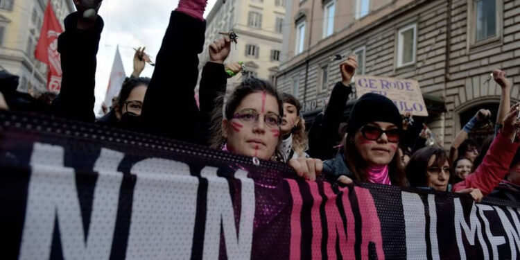 POLÉMICA SENTENCIA EN ITALIA: JÓVENES ABSUELTOS DE VIOLACIÓN POR "INCORRECTA PERCEPCIÓN DEL CONSENSO" 1 POLÉMICA SENTENCIA EN ITALIA: JÓVENES ABSUELTOS DE VIOLACIÓN POR “INCORRECTA PERCEPCIÓN DEL CONSENSO”