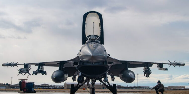 ESTADOS UNIDOS ENTRENARÁ A PILOTOS UCRANIANOS EN CAZAS F-16 PARA EL CONFLICTO CON RUSIA 1 ESTADOS UNIDOS ENTRENARÁ A PILOTOS UCRANIANOS EN CAZAS F-16 PARA EL CONFLICTO CON RUSIA