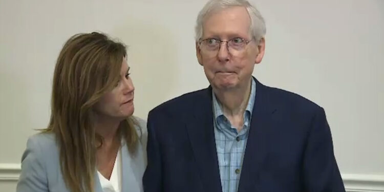PREOCUPACIONES SOBRE LA SALUD DE MCCONNELL SURGEN NUEVAMENTE TRAS INCIDENTE EN CONFERENCIA DE PRENSA