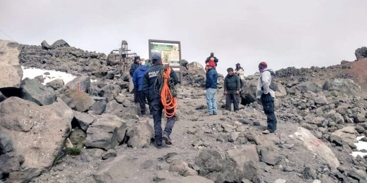 TRAGEDIA EN EL PICO DE ORIZABA: CUATRO ALPINISTAS PIERDEN LA VIDA EN FATAL CAÍDA 1 TRAGEDIA EN EL PICO DE ORIZABA: CUATRO ALPINISTAS PIERDEN LA VIDA EN FATAL CAÍDA