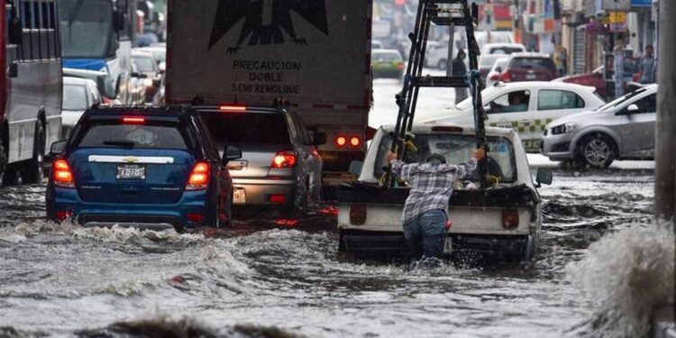 DEVASTADORAS INUNDACIONES ARRASAN LA CIUDAD DE MÉXICO: CAOS Y DESOLACIÓN TRAS TORRENCIALES LLUVIAS